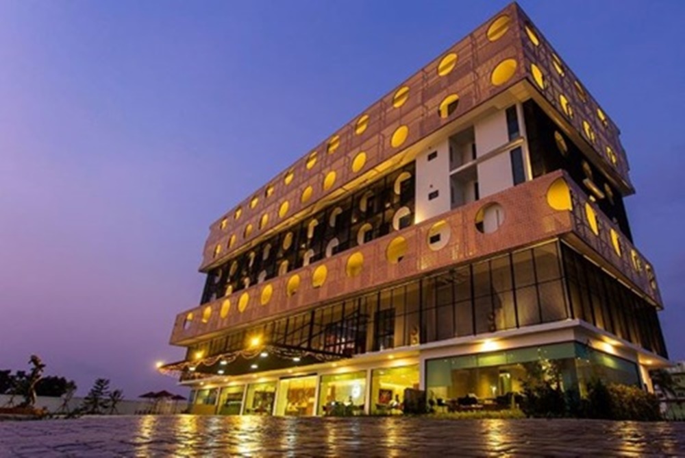 Hotel Fuse — 2