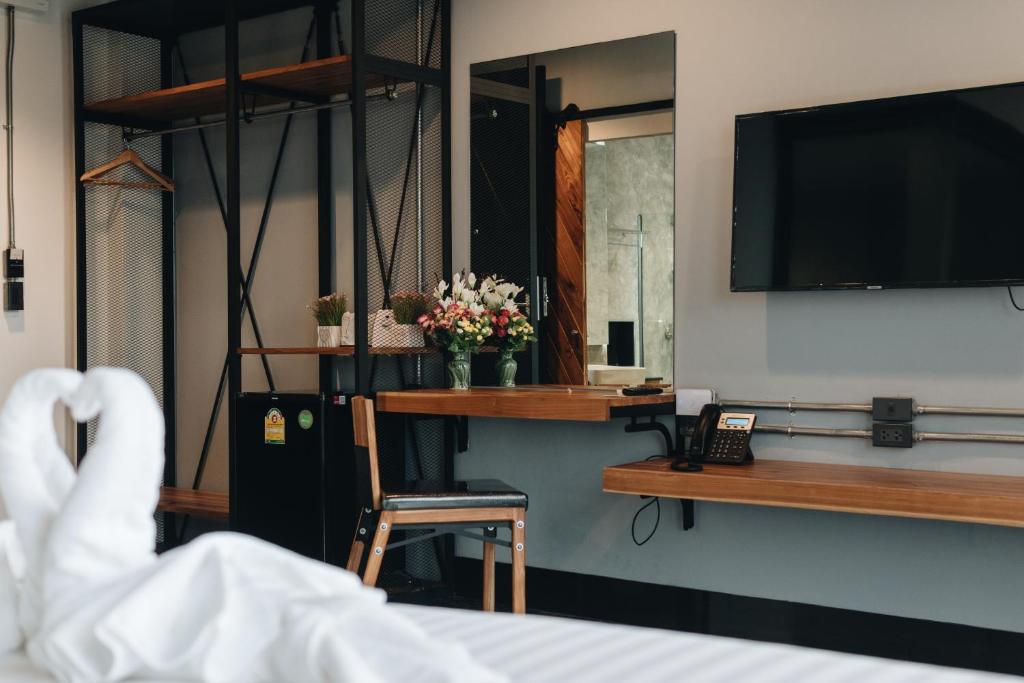 OU HOTEL — 5
